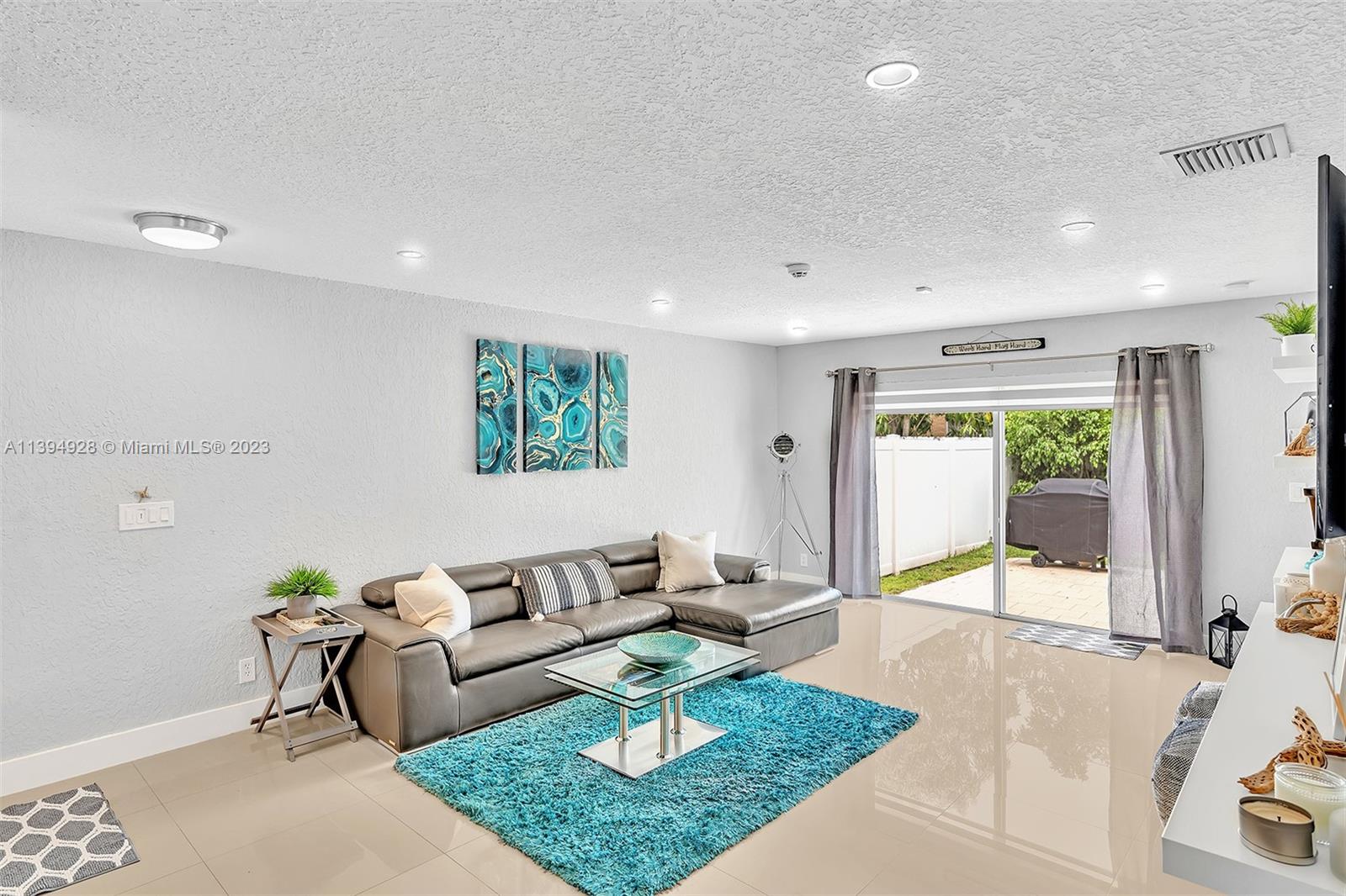 Listing Photo 11