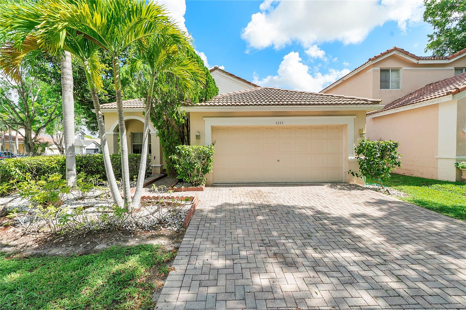 4345 Willow Ridge Dr, Weston, FL 33331