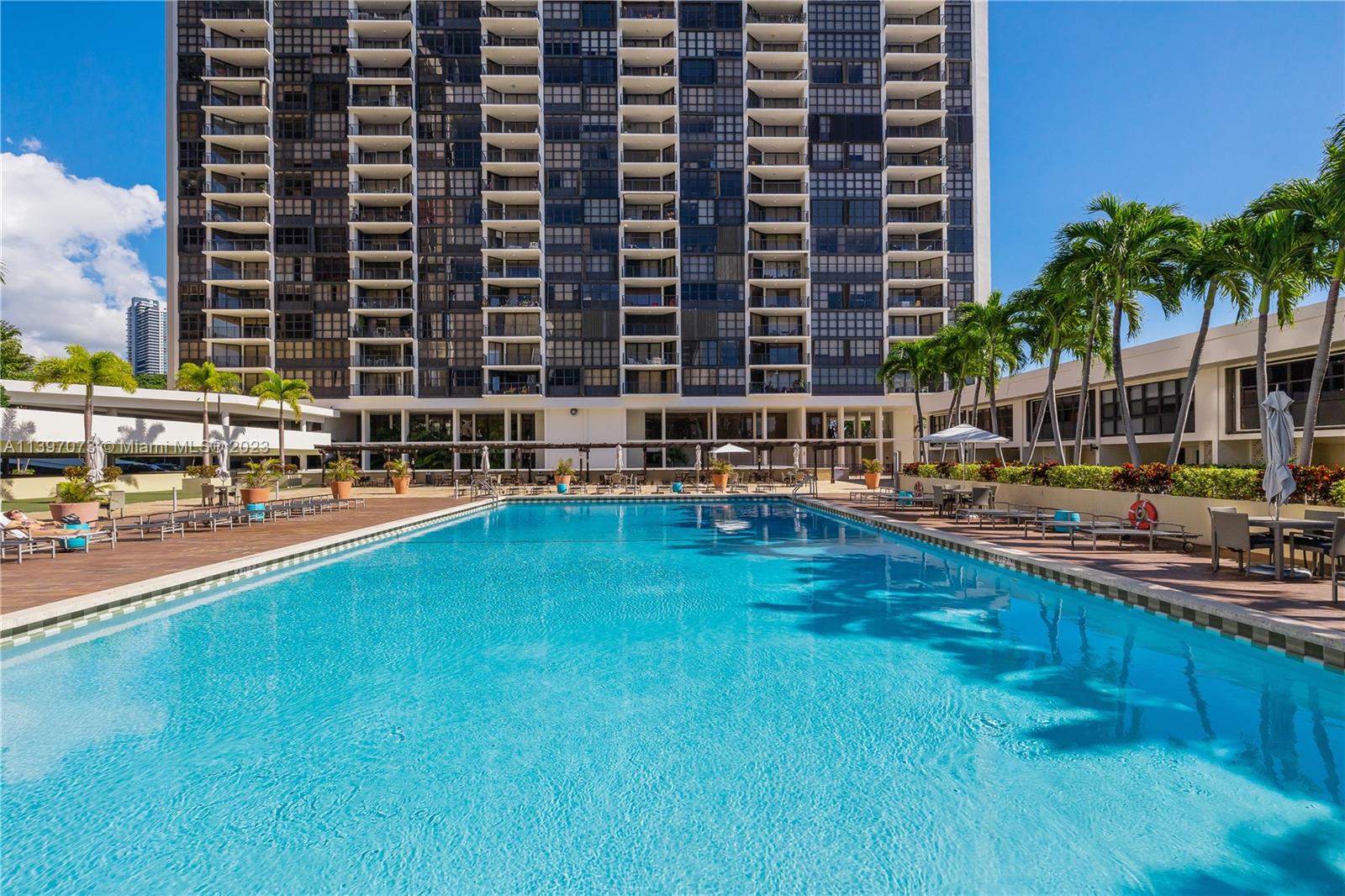 BEAUTIFUL FULLY FURNISHED, FLOOR TO CEILING WINDOWS WITH GORGEOUS VIEWS OF THE CITY AND BAY. NEW APPLIANCES AND KITCHEN. WALK-IN CLOSET. LUXURY BUILDING WITH GREAT AMENITIES INCLUDING: MARINA, FITNESS CENTER, TENNIS COURT, SPA, POOL, PARTY ROOM, CHILDREN PLAYGROUND, CAFE CONVENIENCE STORE, 24 HOURS VALET, RESIDENT LOUNGE, BBQ AREA. ONLY Available for 6 months beggining June 1, 2023. Renter's insurance required.. EASY TO SHOW, VACANT
Please use showing assist or text LA. Allow 24hrs.