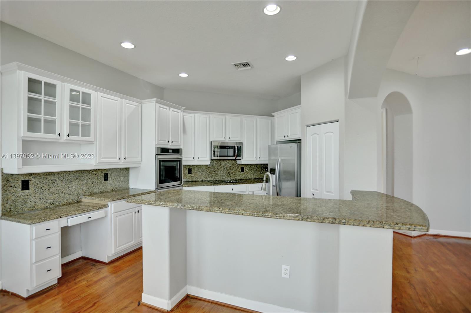Listing Photo 9