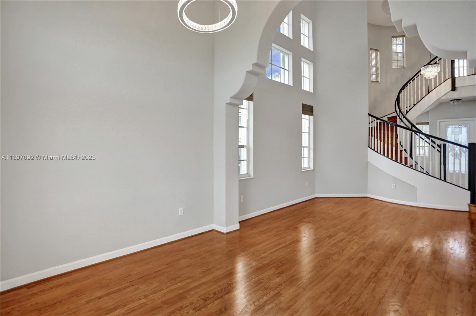 Listing Photo 12