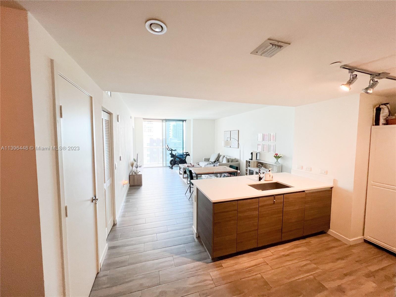 Spectacular opportunity to rent unit #2503, fully furnished and ready to move into. The apartment has a distribution of a bedroom and a bathroom, living room, dining room, kitchen, den, and a large terrace with an unbeatable view of the heart of Brickell.
   Millecento offers you a large number of amenities such as a spectacular rooftop pool with recreation rooms,  gym, yoga rooms,  sauna, projection rooms,  children's room, everything you need to not want to leave it with the best taste that the Italian design firm Pininfarina knows how to do.