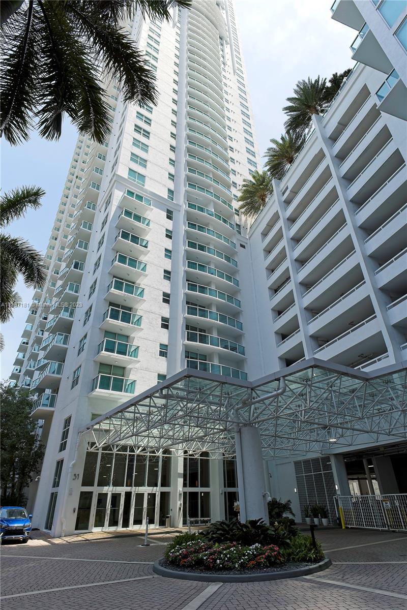 Relax on your balcony and enjoy panoramic river and city views and watch the boats come in and out. Or, utilize the 5-Floor fitness center with private ladies' and men's floors. After enjoy the Infinity pool and sun deck on the 11th floor. Then retire to your beautifully furnished 1 bed/1 bath freshly painted unit with an open kitchen, stainless steel appliances and granite counters. The spacious bathroom is equipped with a Jacuzzi tub and new cabinetry. On the weekends stroll the Riverfront Promenade and have drinks at 5-Star el Cielo. Walk across the bridge to Wholefoods. Brickell City Center is a block away. 1 parking space, concierge service, business center and 24 hour valet are included. Management on site. You'll enjoy everything that Brickell on the River has to offer.