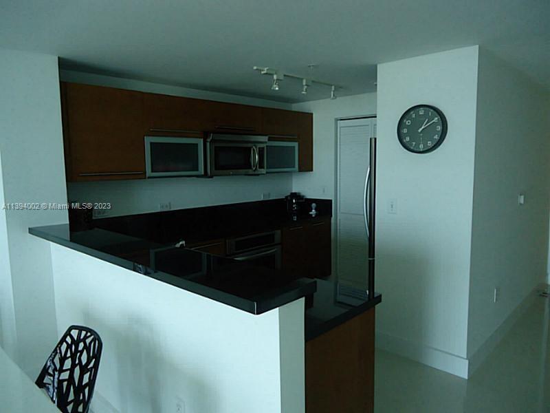 Spectacular high-floor open water view unit, across the street from Bayside Market Place in Downtown Miami. Unit
completely furnished and ready to move in. Unit has stainless steel appliances, Italian Kitchen cabinetry. Amenities
include a complete clubhouse, fitness center, spa, concierge, business center, 4 swimming pools, hot tub, club
room, and security. No pets for tenants per condo association rules.