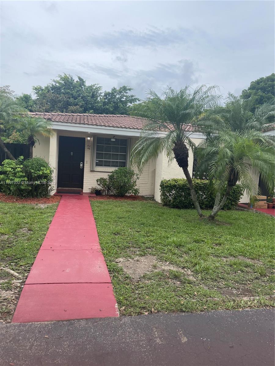 Enjoy living in this 2 bedroom 2 bath house with 2 parking spaces, separate laundry room, all appliances with big back yard close to shopping centers and US-1.