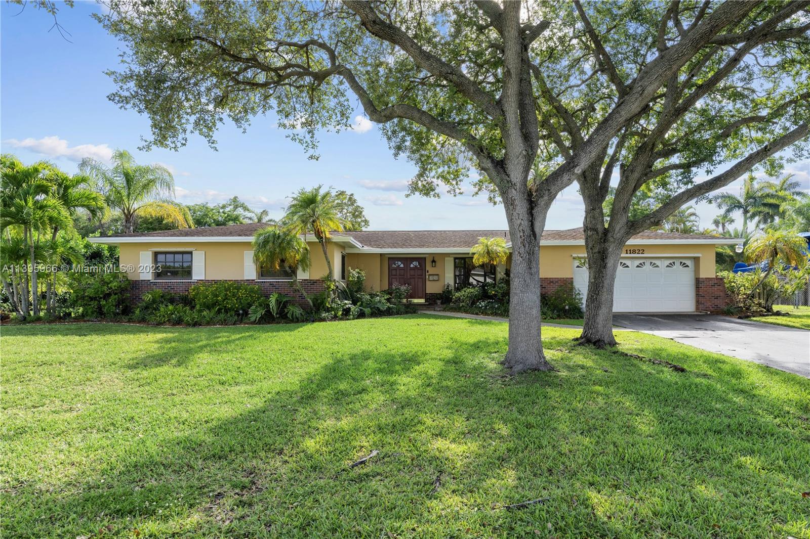 11822 SW 100th Ave  For Sale A11395966, FL