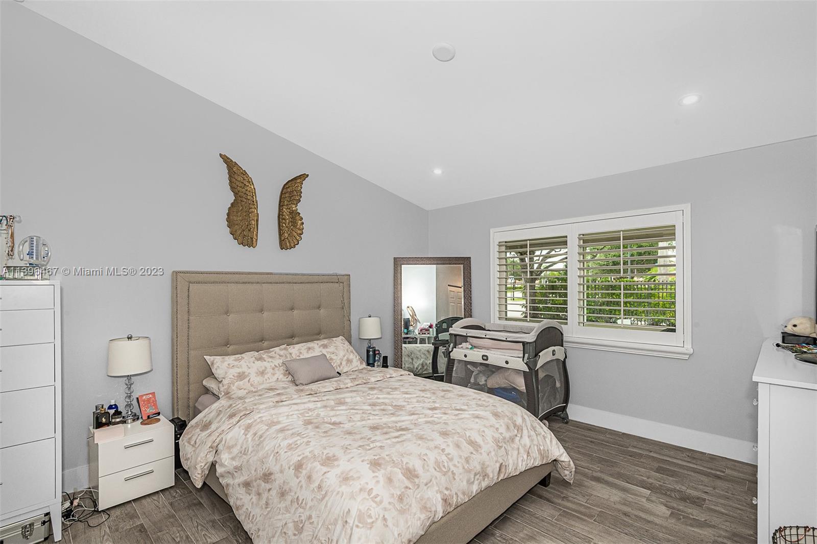 Listing Photo 11