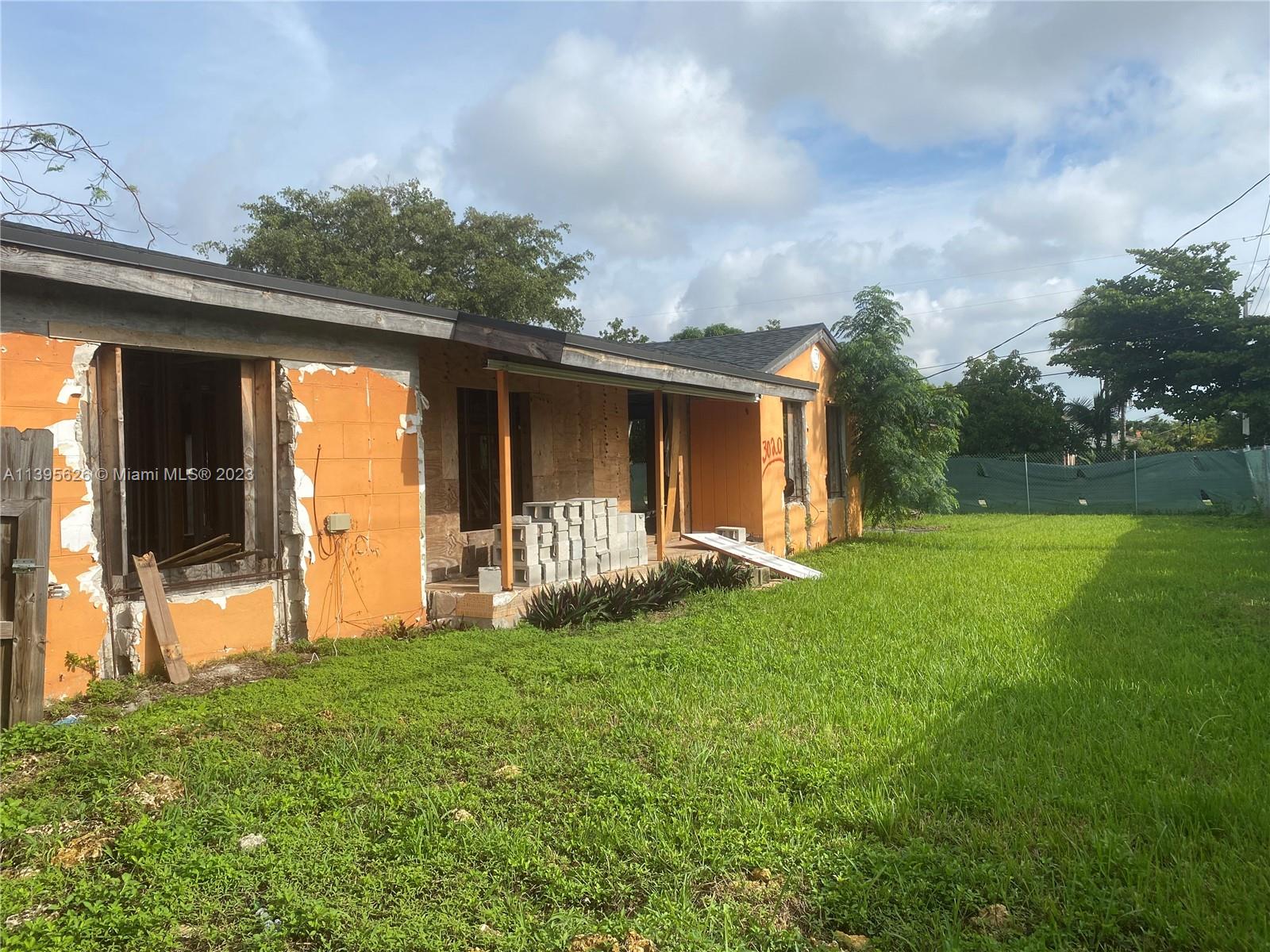 3020 SW 64th Ave  For Sale A11395626, FL
