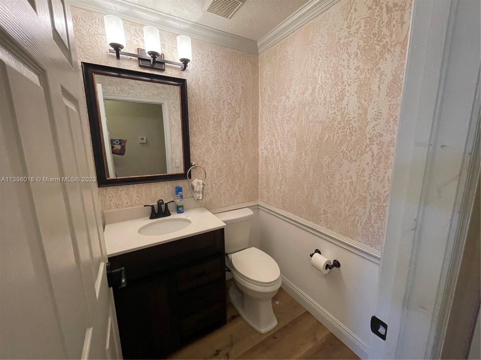 Listing Photo 11