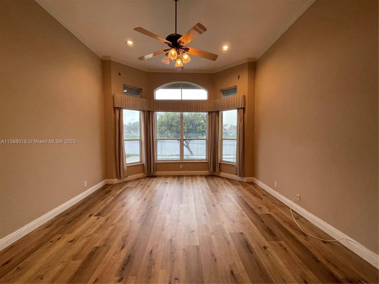 Listing Photo 12