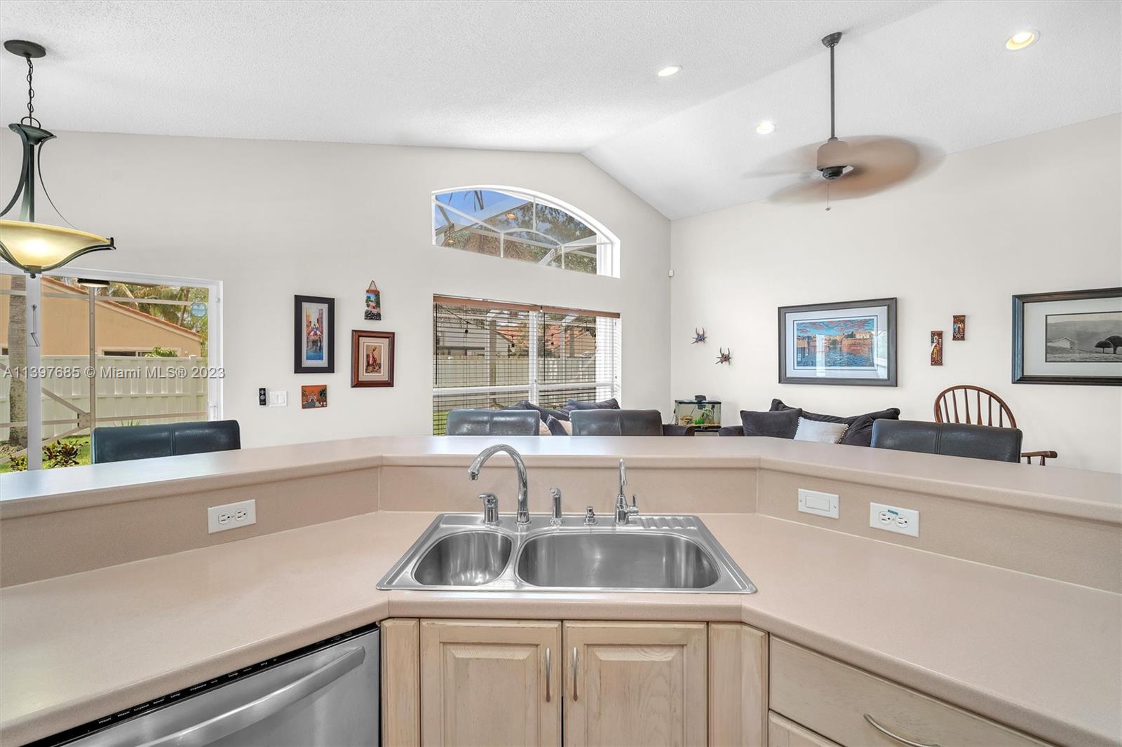 Listing Photo 11