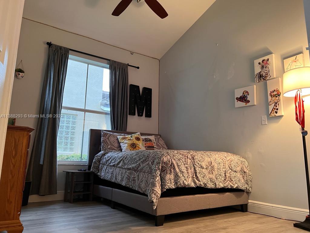 Listing Photo 8
