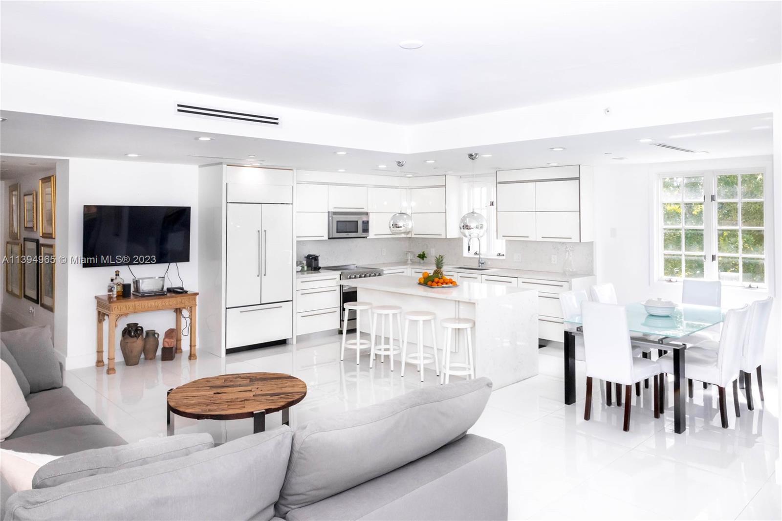 Photo 1 of Seaside Condo Apt 19137 in Miami Beach - MLS A11394965