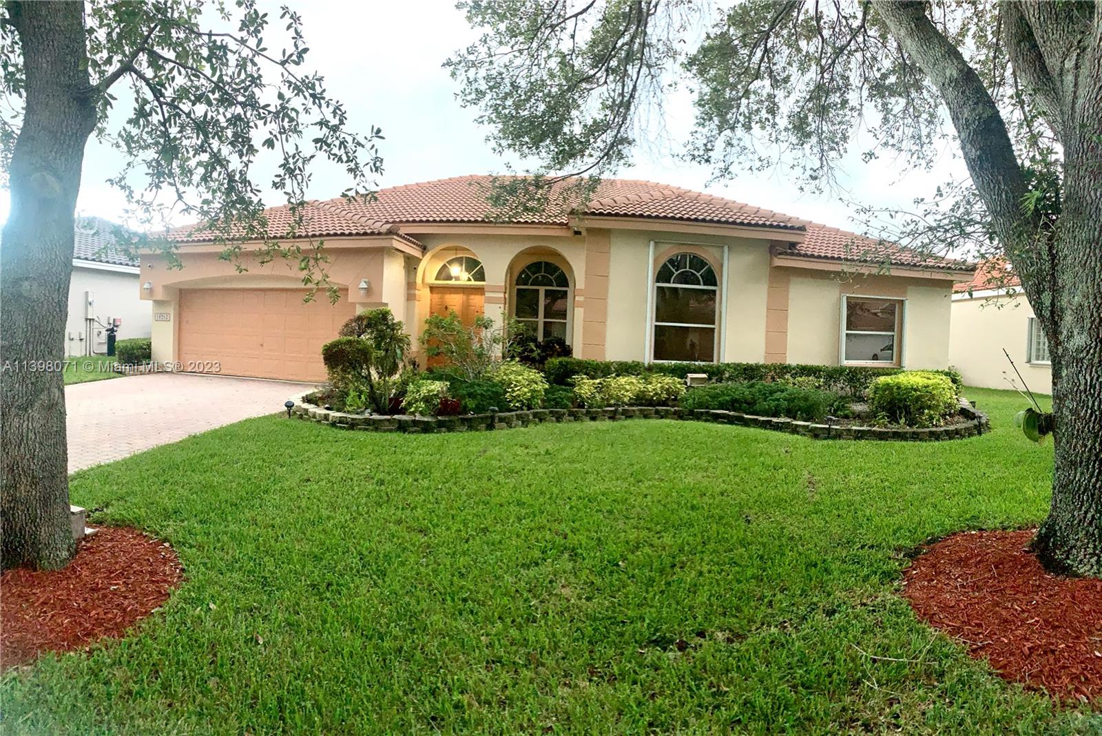 10262 NW 54th Pl, Coral Springs, FL 33076