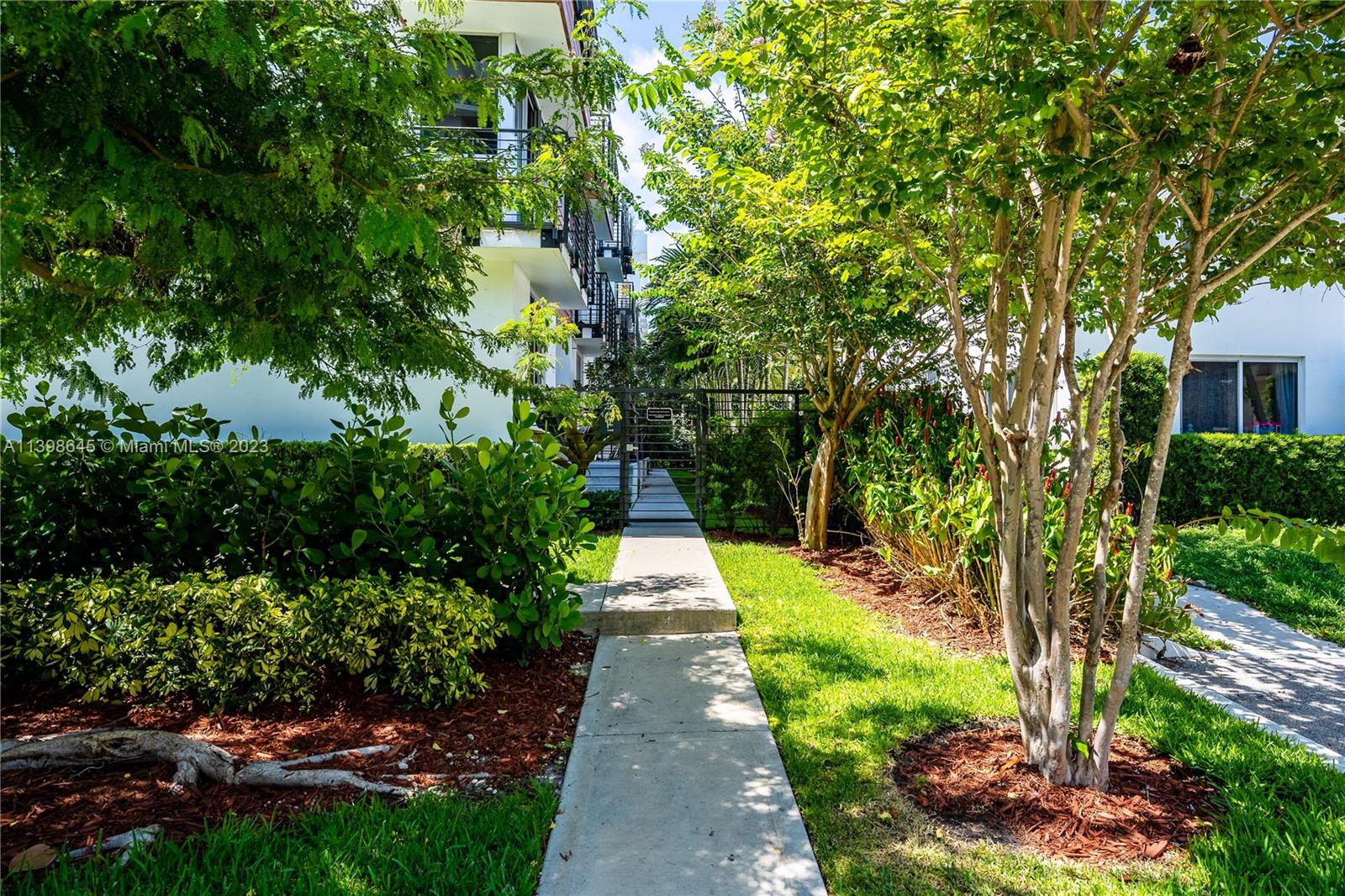 Photo 2 of 101 Bay Harbor Townhouse Apt 1153 in Bay Harbor Islands - MLS A11398645