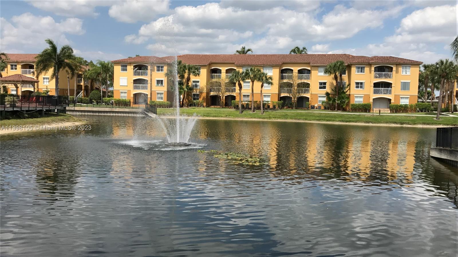 9625 NW 1st Ct 11-305, Pembroke Pines, FL 33024