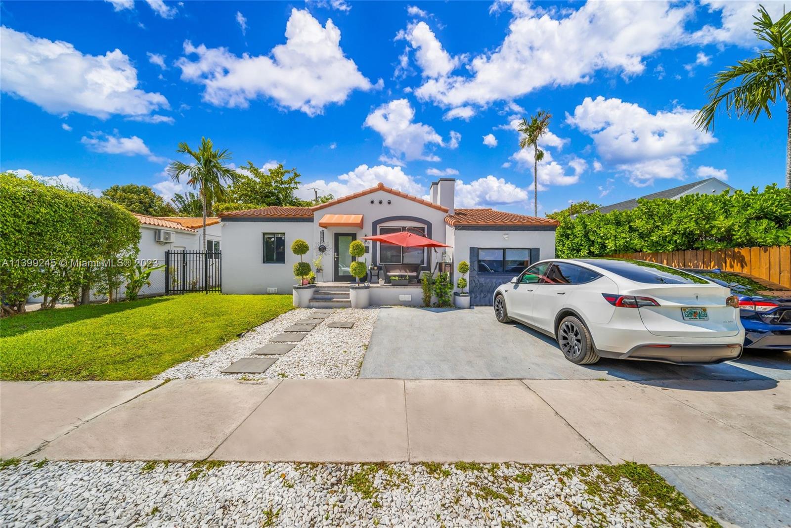 Photo 2 of 766 NE 82nd Ter in Miami - MLS A11399245