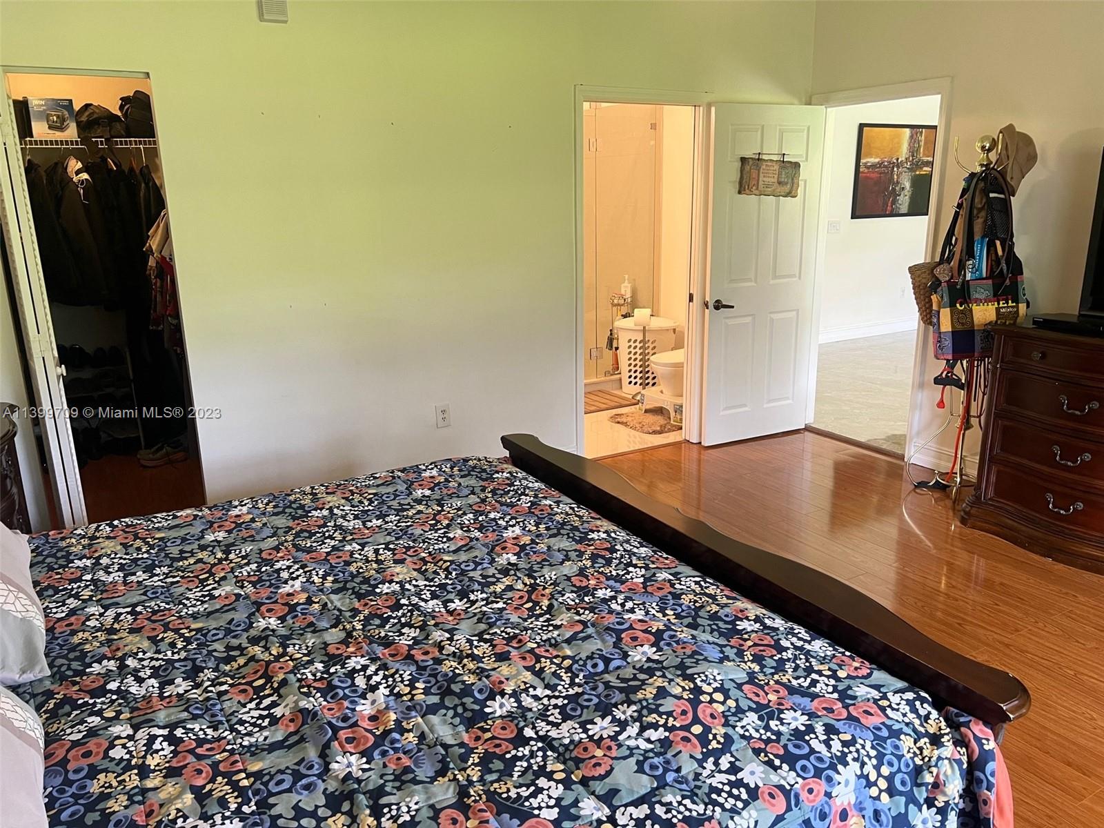 Listing Photo 9