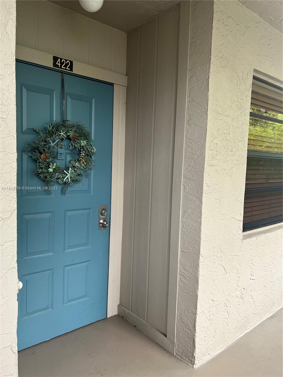 901 Colony Point Cir 422, Pembroke Pines, FL 33026