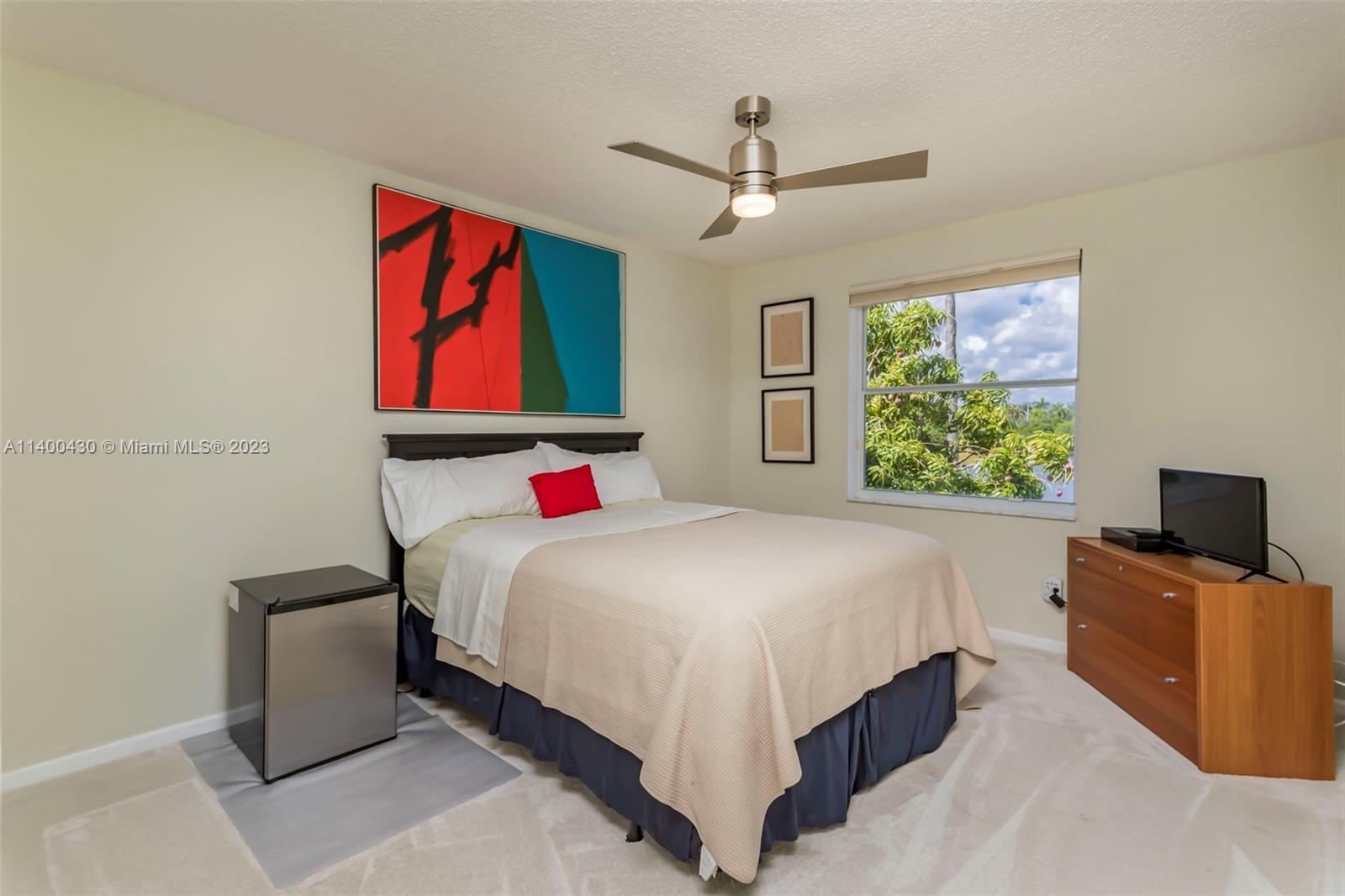 Listing Photo 12