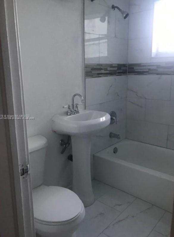 Photo 8 of 15001 NW 11 Court in Miami - MLS A11401306