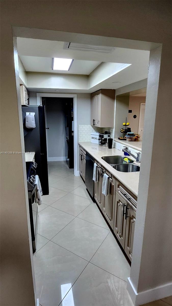 Listing Photo 12