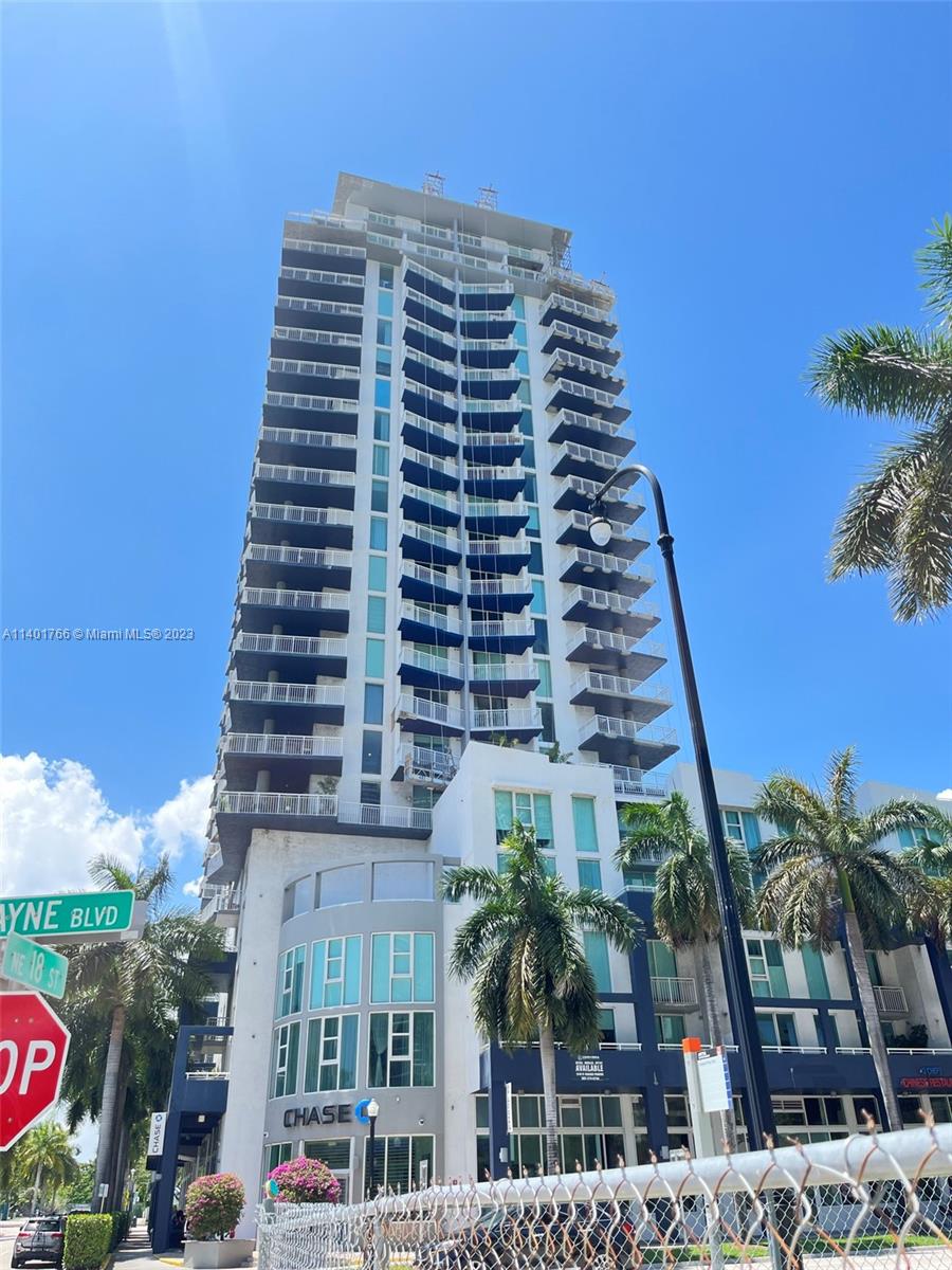 BEAUTIFUL 1/BED, 1/BATH, 1800 BISCAYNE PLAZA IN EDGEWATER  STEPS FROM DOWNTOWN. WOOD FLOOR THROUGHOUT AND TILE ON KITCHEN/ BATHROOM, GRANITE COUNTER S.S. APPLIANCES, WASHER/DRYER IN UNIT. ROOFTOP POOL, SPA. FULLY EQUIPPED FITNESS CENTER, LOUNGE AREA, SOCIAL ROOM. MINUTES AWAY TO SOUTH BEACH, WYNWOOD, BRICKELL, AA ARENA AND DESIGN DISTRICT MIAMI. WALKING DISTANCE TO PUBLIX. ASSIGNED COVERED PARKING SPACE.