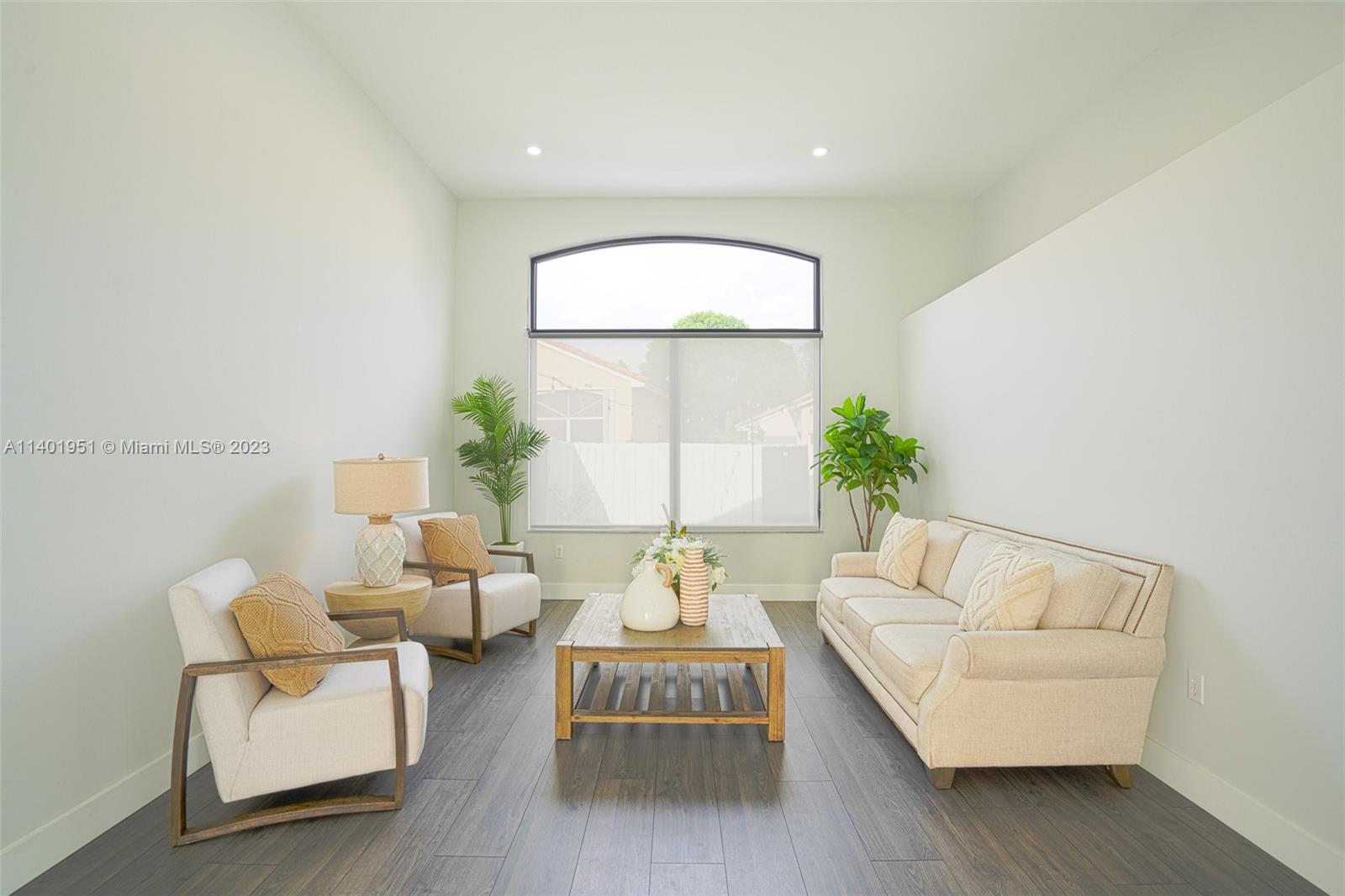 Listing Photo 12