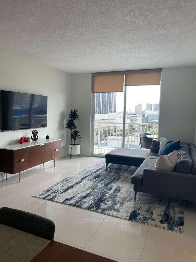 Beautiful 2 bed - 2 bath recently remodeled unit: kitchen, bathrooms, closets remodeled. Building has concierge, 24 hour security, gym, pool. This unit has 1 assigned covered parking space. Washer and dryer inside unit. Located in the new hot area of Edgewater. Close to the performance Arts, American Airlines Arena and Bayside. Tenant ocupied until October 2023.