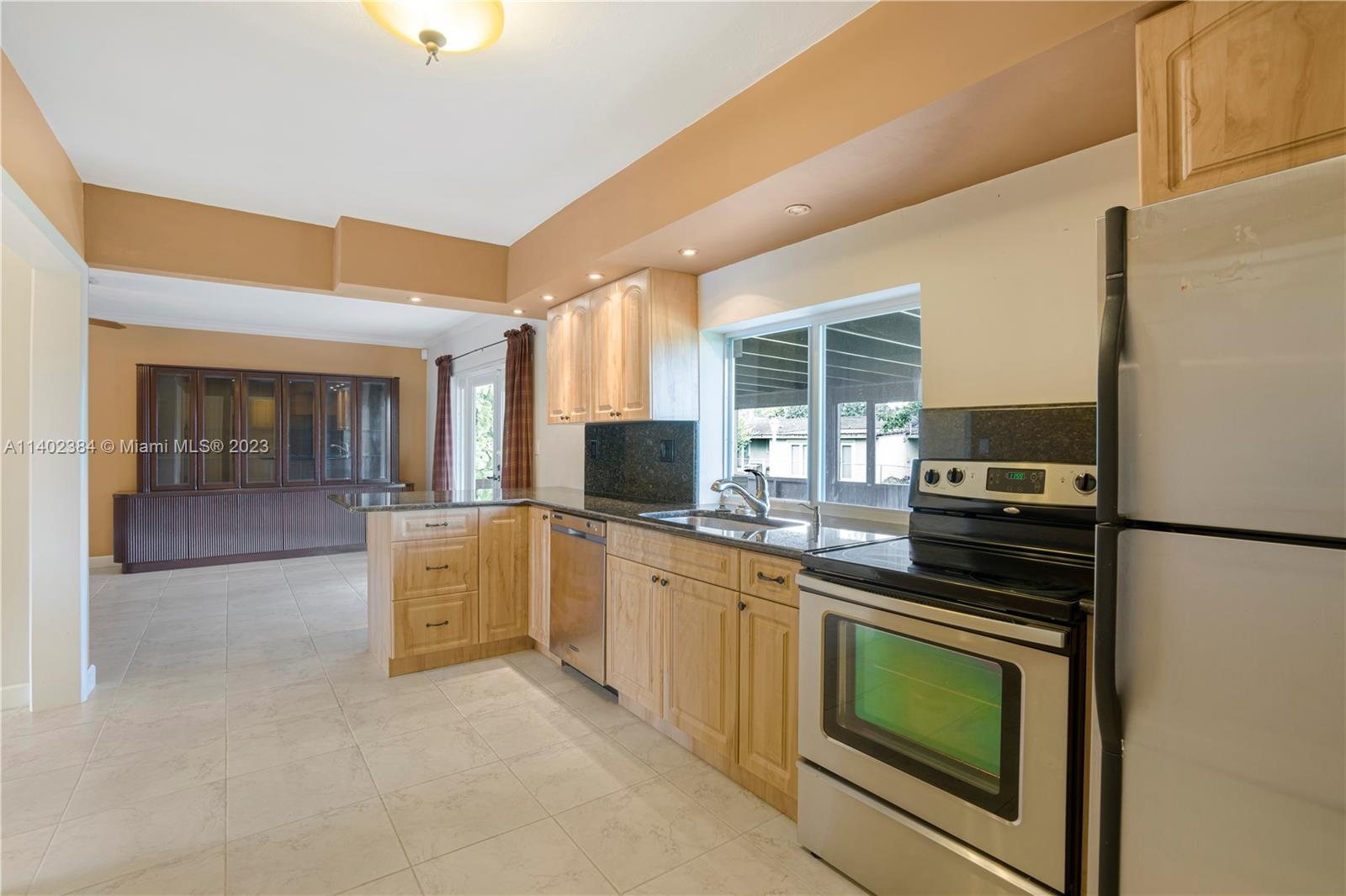 Listing Photo 12