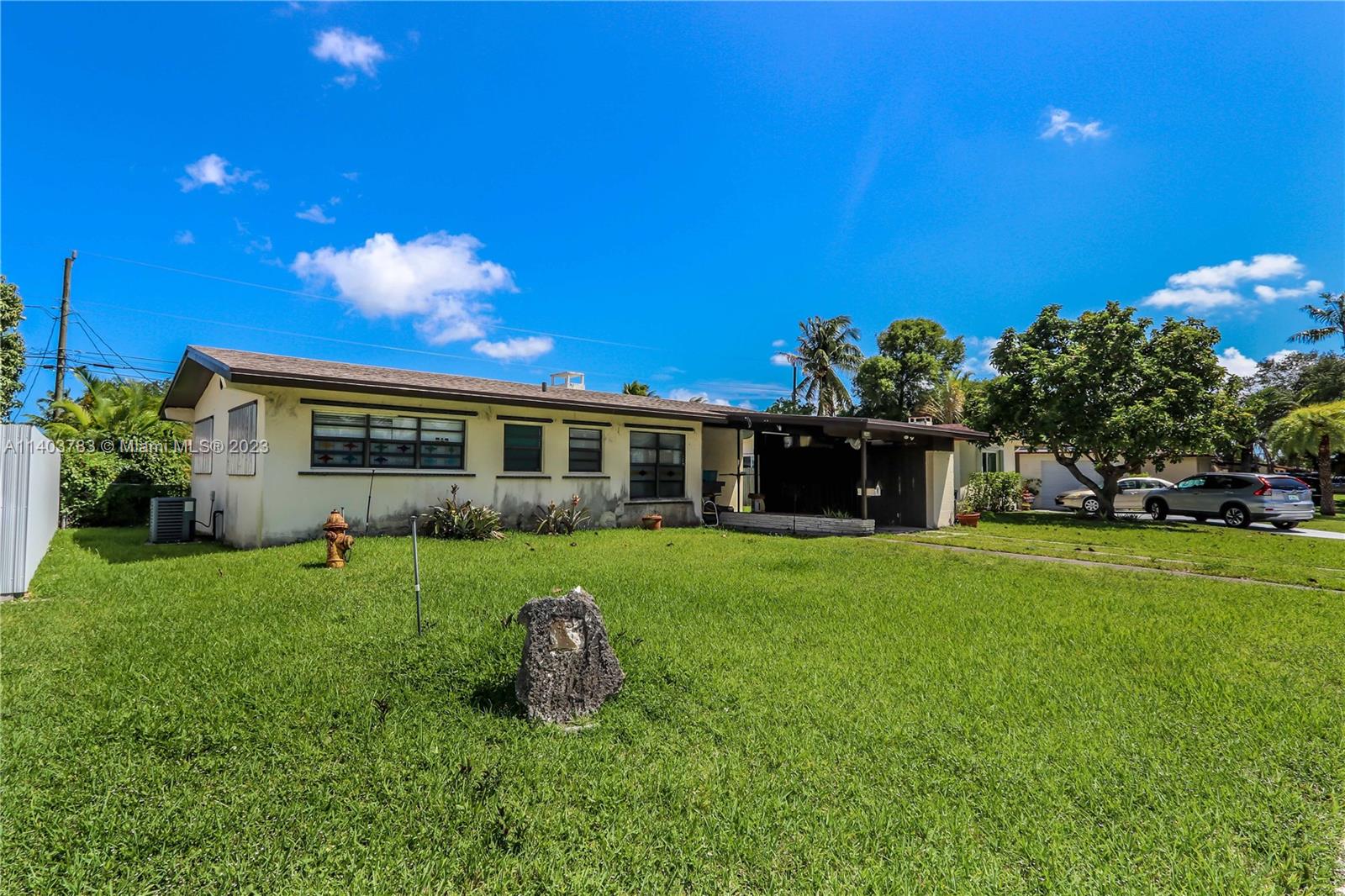 Photo 2 of 9570 Jamaica Dr in Cutler Bay - MLS A11403783