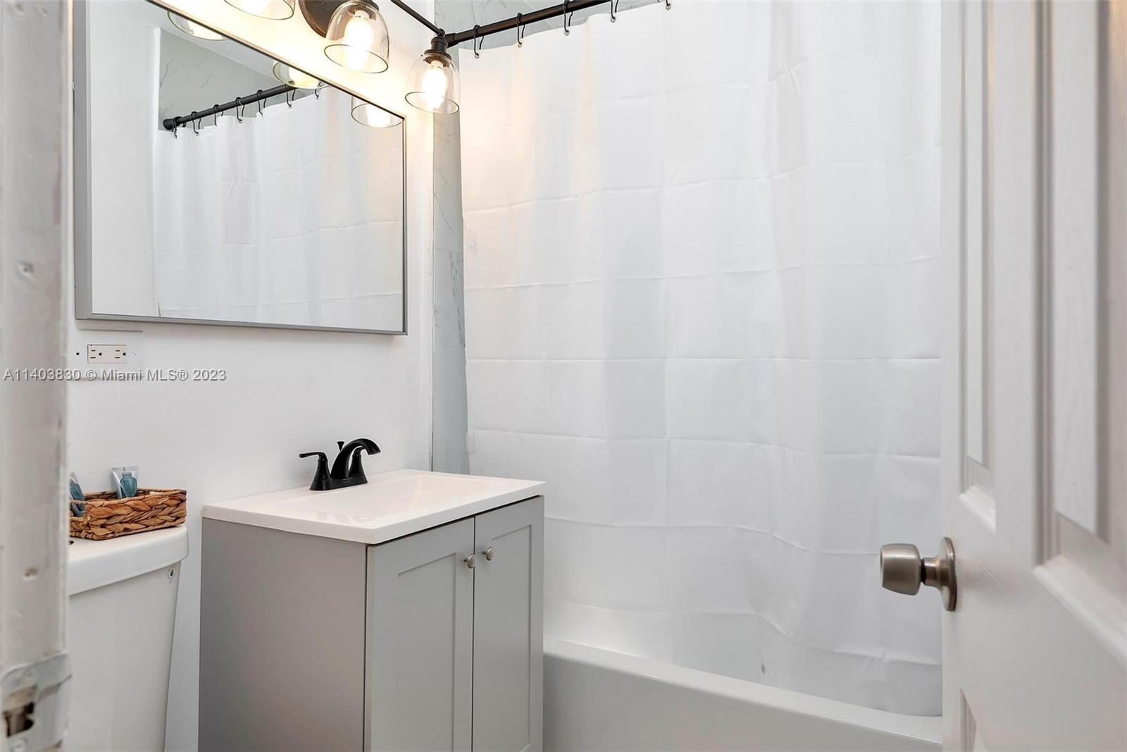 Photo 7 of 1512 NW 7th Ave in Fort Lauderdale - MLS A11403830