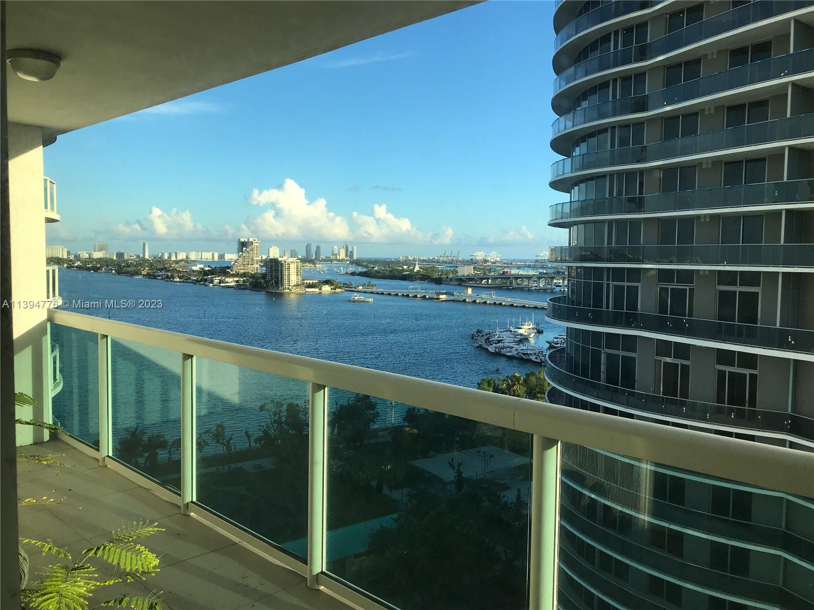 Split plan unit perfect for privacy, open kitchen, and large balcony. 2 spacious bedrooms with walking closet and full bathrooms