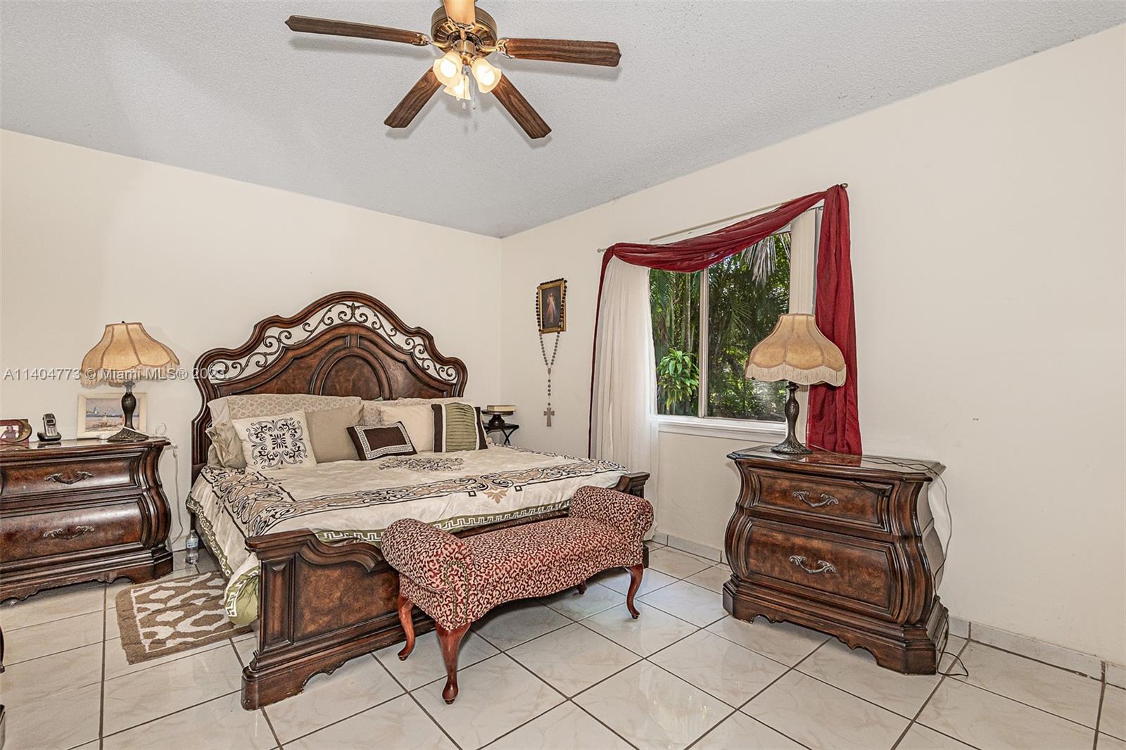 Listing Photo 12