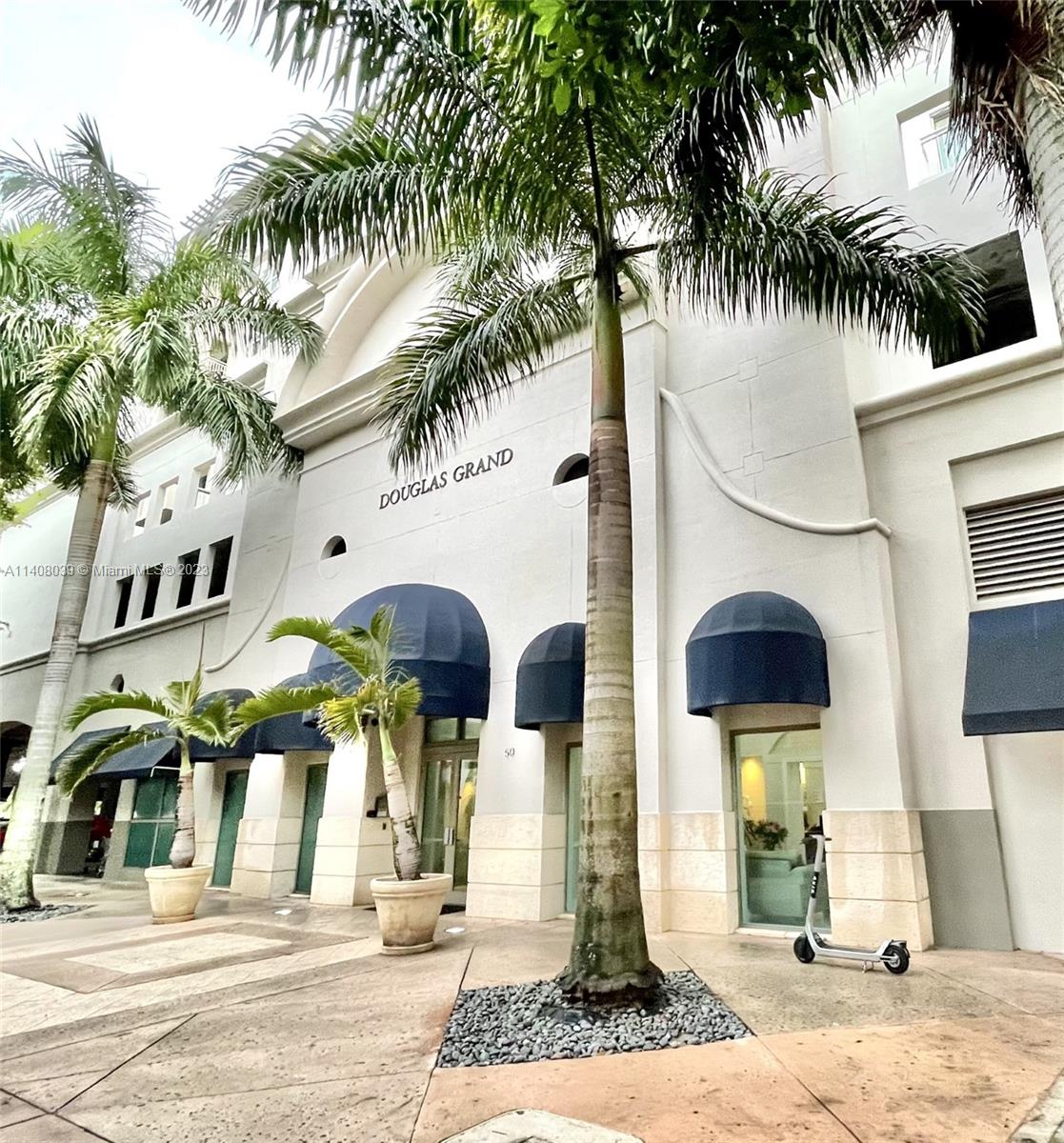 Great 1bed / 1 bath with nice wood floors. Conveniently located next to gorgeous park & supermarket.    Washer & dryer inside the apartment. HOA includes basic cable, internet, water & 1 parking. Building has pool, gym and secured fob entrance.  Please request a showing for instructions.  Easy to show.