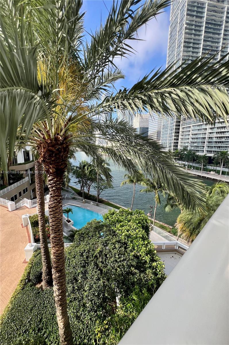 Amazing  2 bedroom and 2,5 baths unit at Carbonell in Brickell Key. Low floor unit, perfect to feel the connection to the water and to mother earth. Top-of-the-line appliances, marble and wood floors. 
Unit has 1 assigned parking space. Extensive amenities include a modern gym, racquetball courts, tennis courts, swimming pool, indoor playground, and 24-hour valet, concierge and security. Centrally located. Minutes away from Brickell Financial District, Mary Brickell Village, Brickell City Centre, Metrorail, Metro Mover and all major highways. This unit wont last.