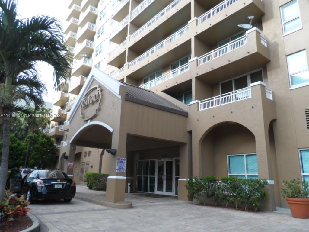 LOCATION! LOCATION! LOCATION!  1 BEDROOM 1 FULL BATH CONDO IN DAVINCI, BRIGHT AND SPACIOUS, WASHER AND DRYER INSIDE THE UNIT, BEAUTIFUL BUILDING WITH GREAT AMENITIES, EXERCISE ROOM, NICE POOL AREA, MEETING ROOM, BEAUTIFUL LOBBY, NICE VIEWS FROM BALCONY. GREAT LOCATION ON DOUGLAS RD. PLEASE CALL LISTING AGENT FOR APPOINTMENT. PLEASE SEE ATTACHED PROPOSED BUDGET 2023.