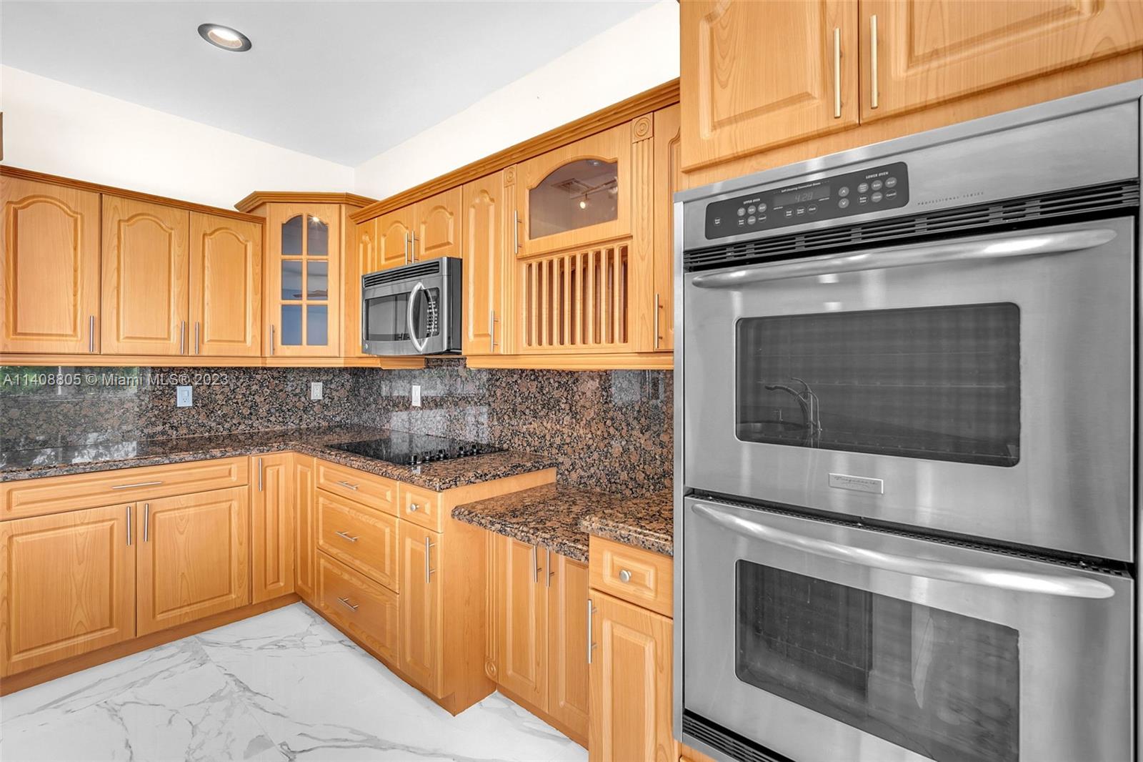 Listing Photo 11