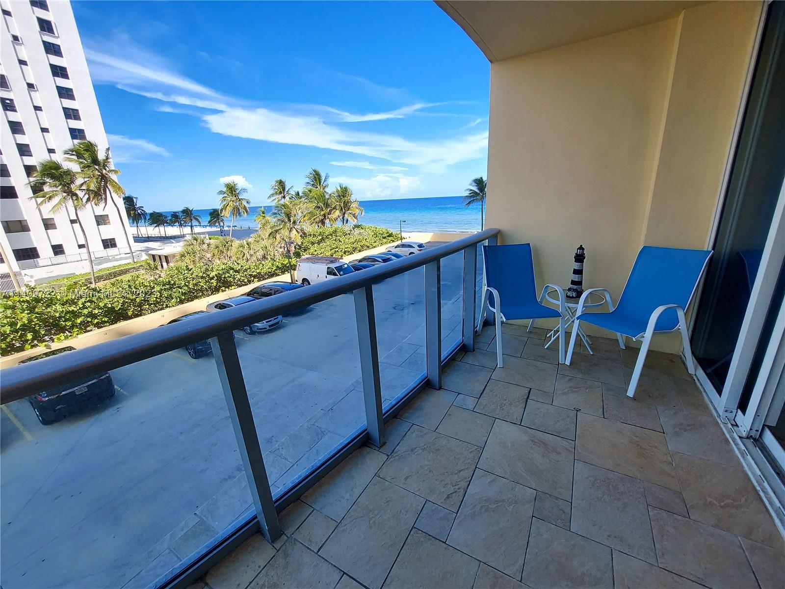Photo 2 of Wave Condo Apt 307(Available Apr-2024) in Hollywood - MLS A11409722