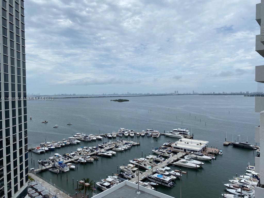 Spectacular bay view! One block away from Arsht Center. 1bedroom,1 bathroom and 1/2 bathroom, updated kitchen, IN UNIT WASHER/DRYER. Less than a block away from Metro Mover System. Near Wynwood, Design District, Bayfront Park, Arena, Restaurants and other entertainments. Spa, Gym, Pool, Jacuzzi.