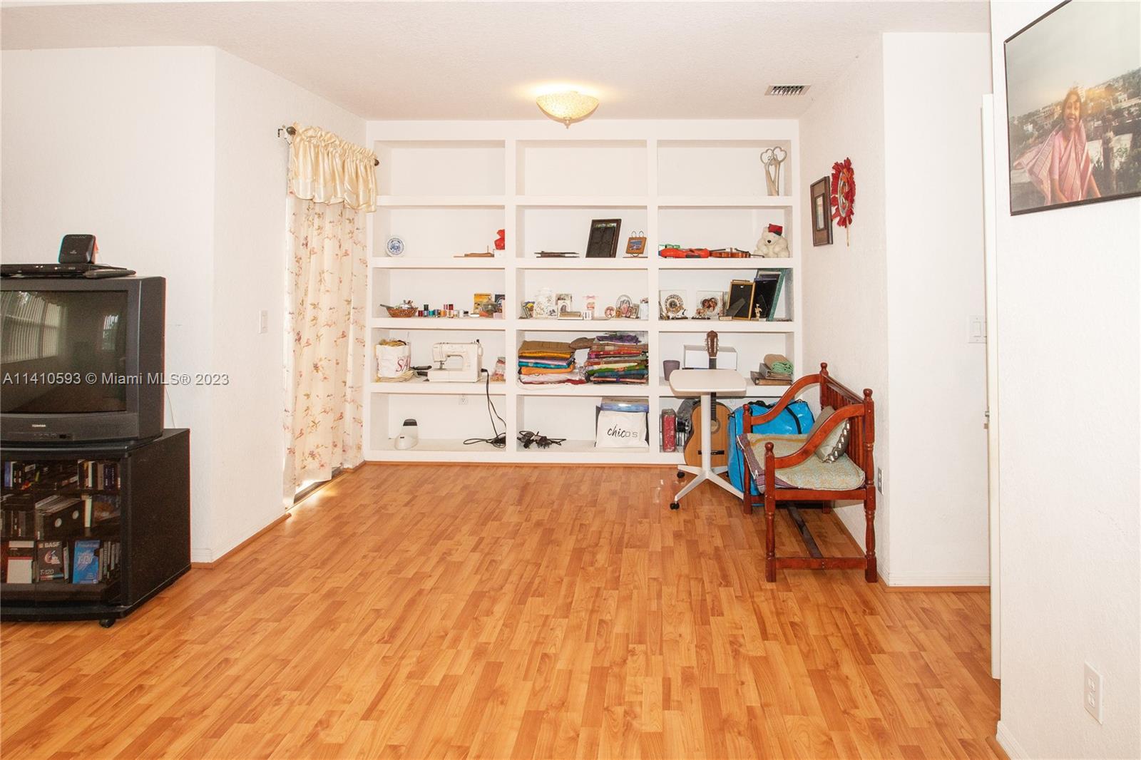 Listing Photo 11