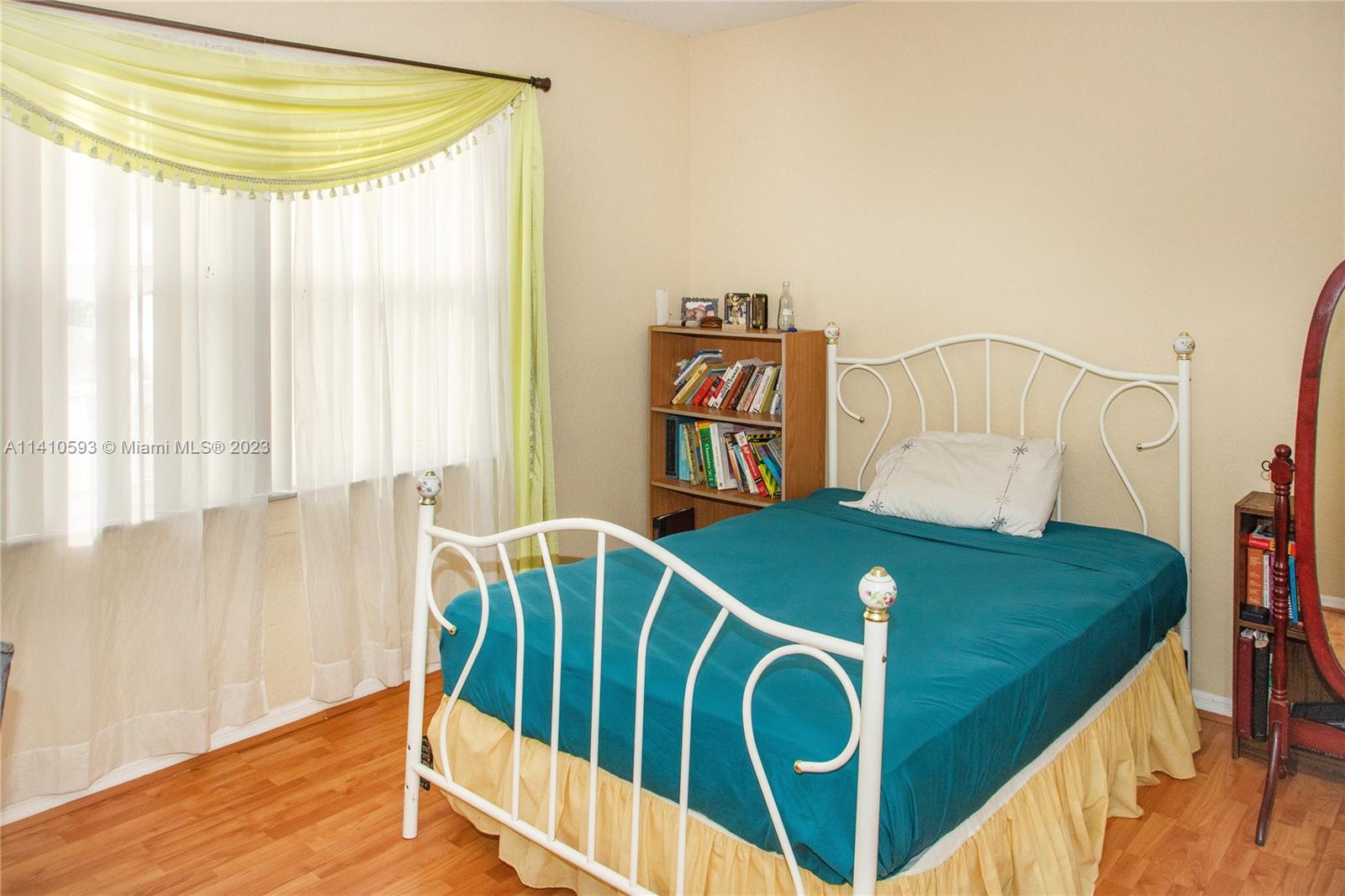 Listing Photo 8