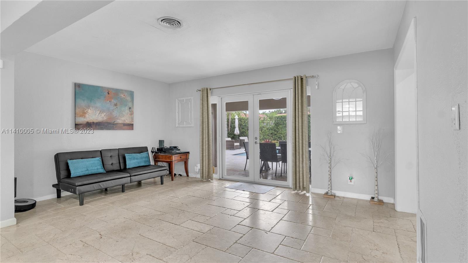 Listing Photo 15