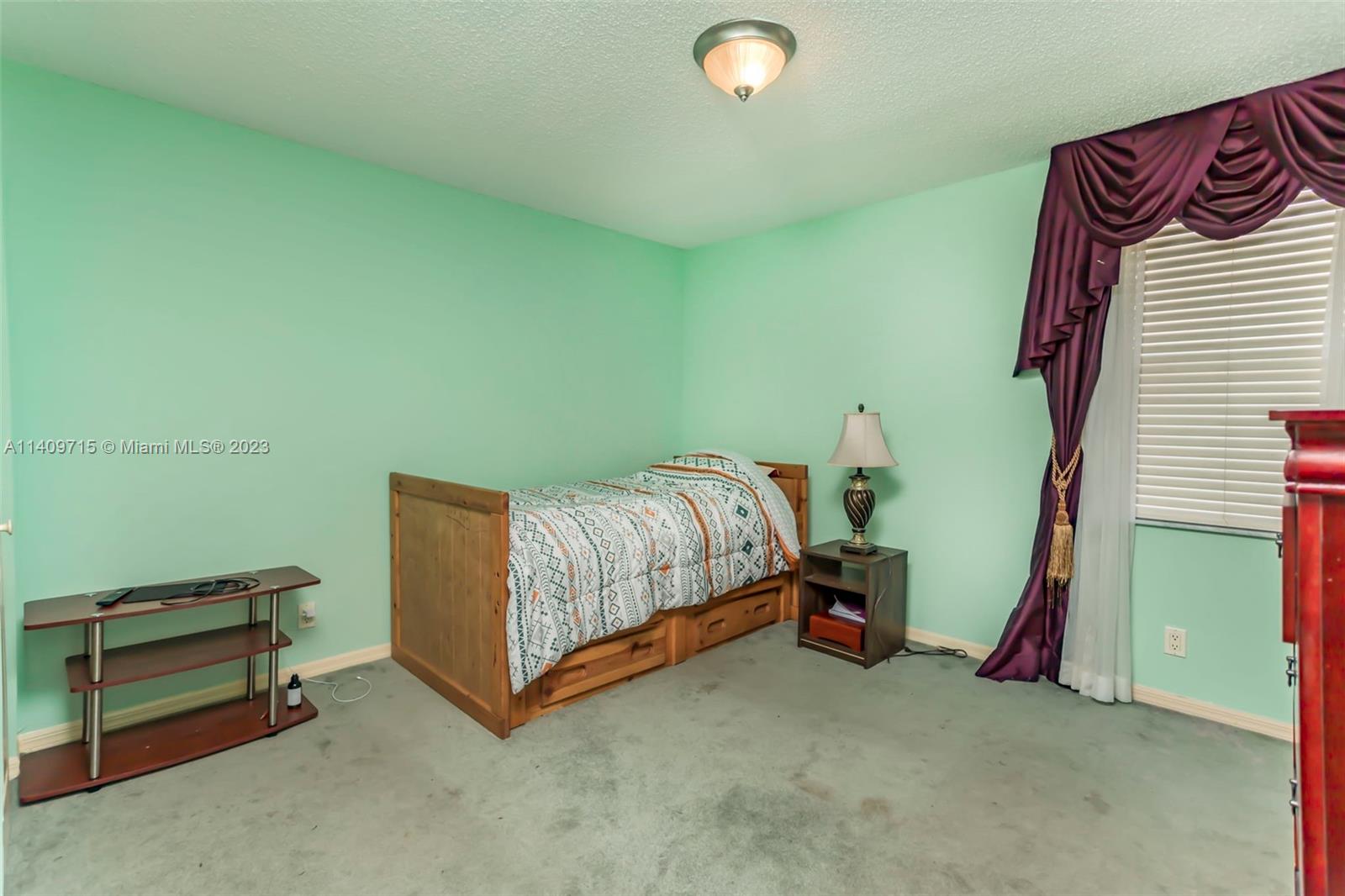 Listing Photo 6