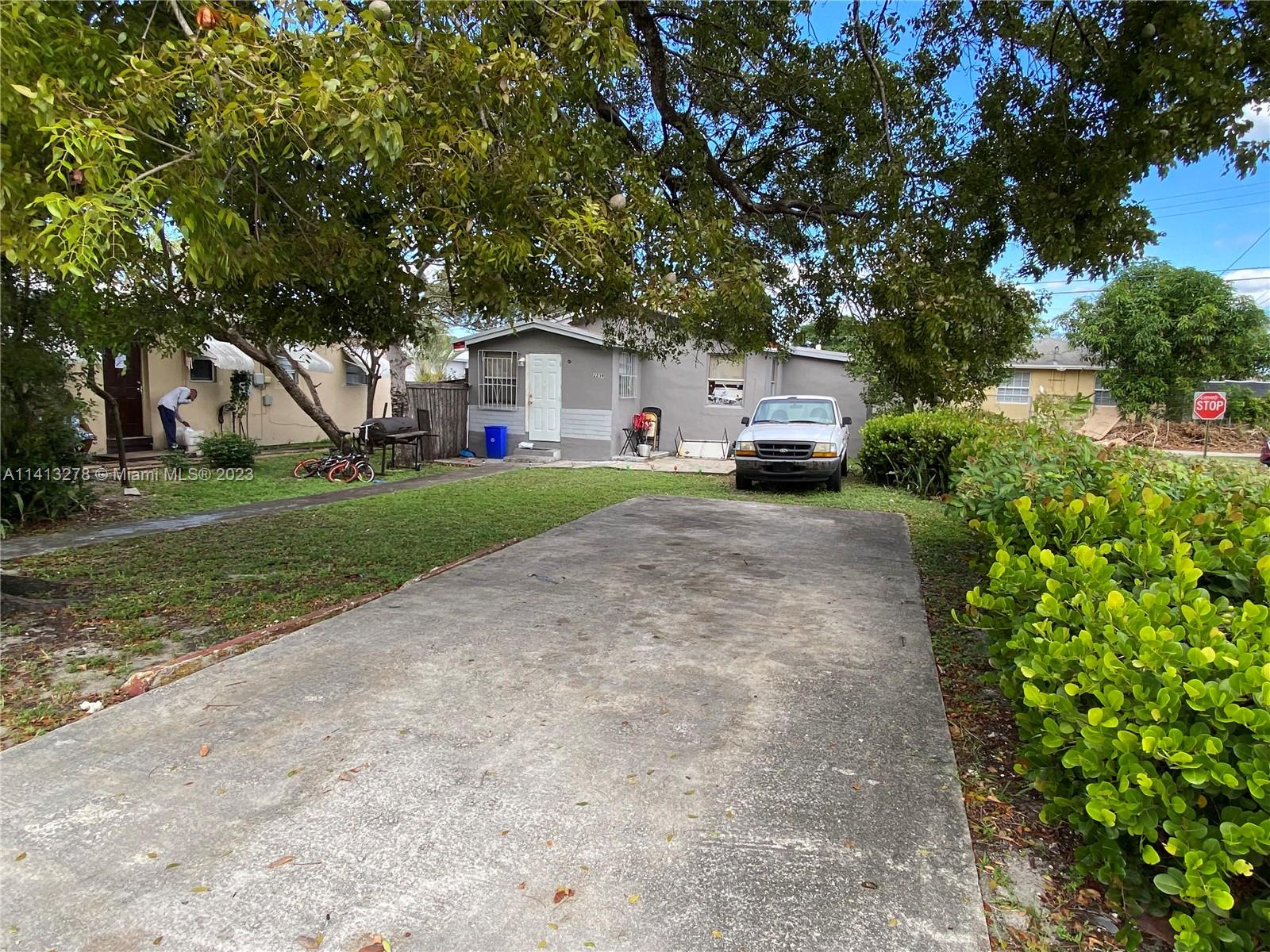 Hollywood FL Homes With A Pool