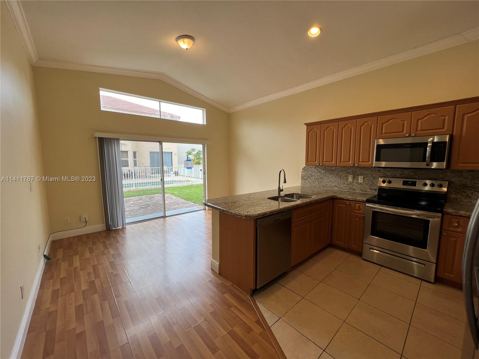 Listing Photo 11