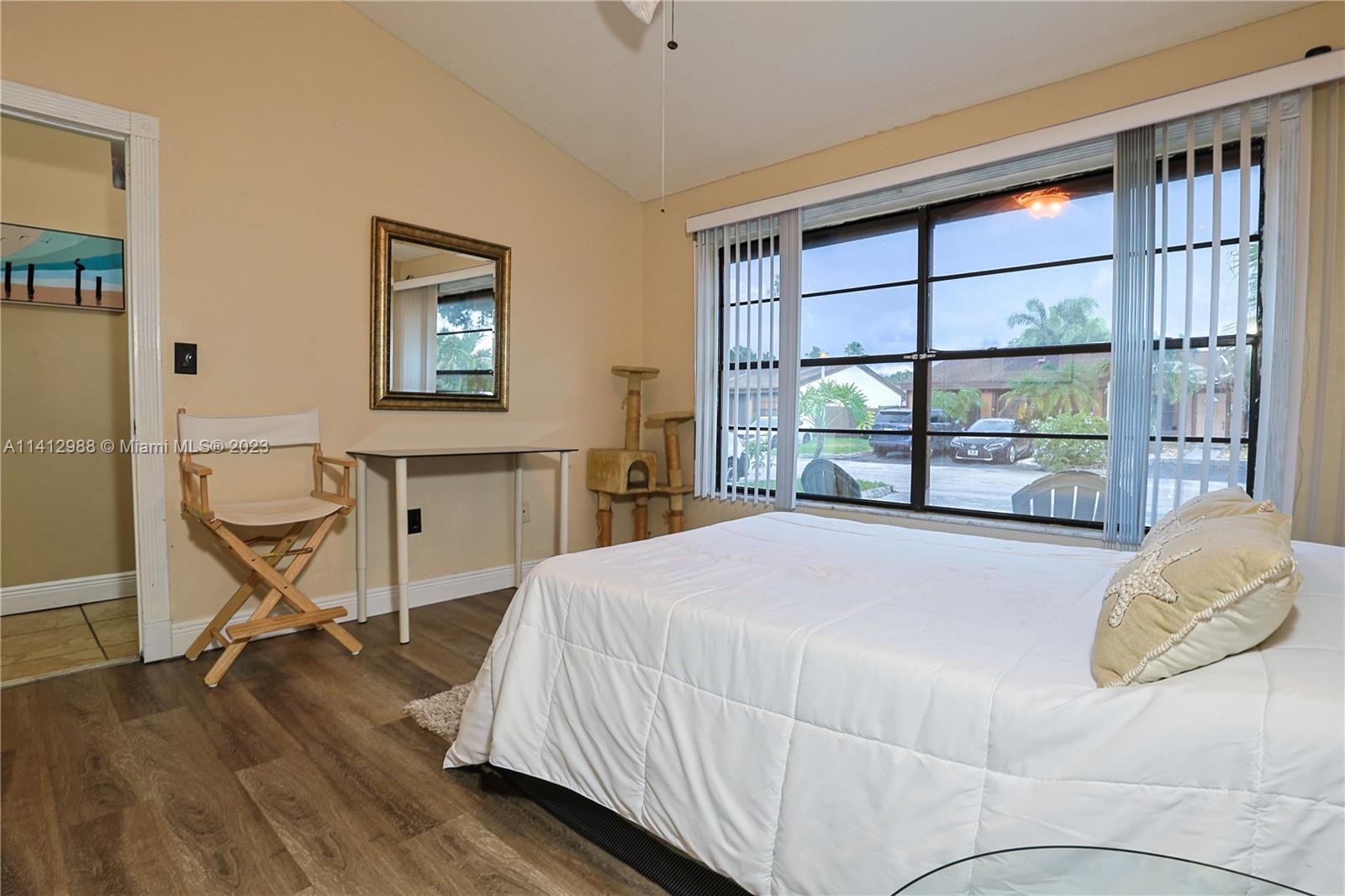Listing Photo 11