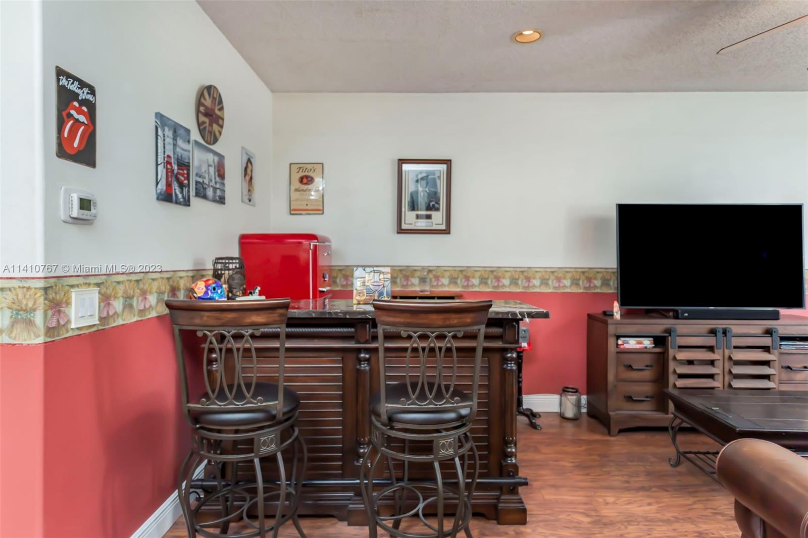 Listing Photo 11