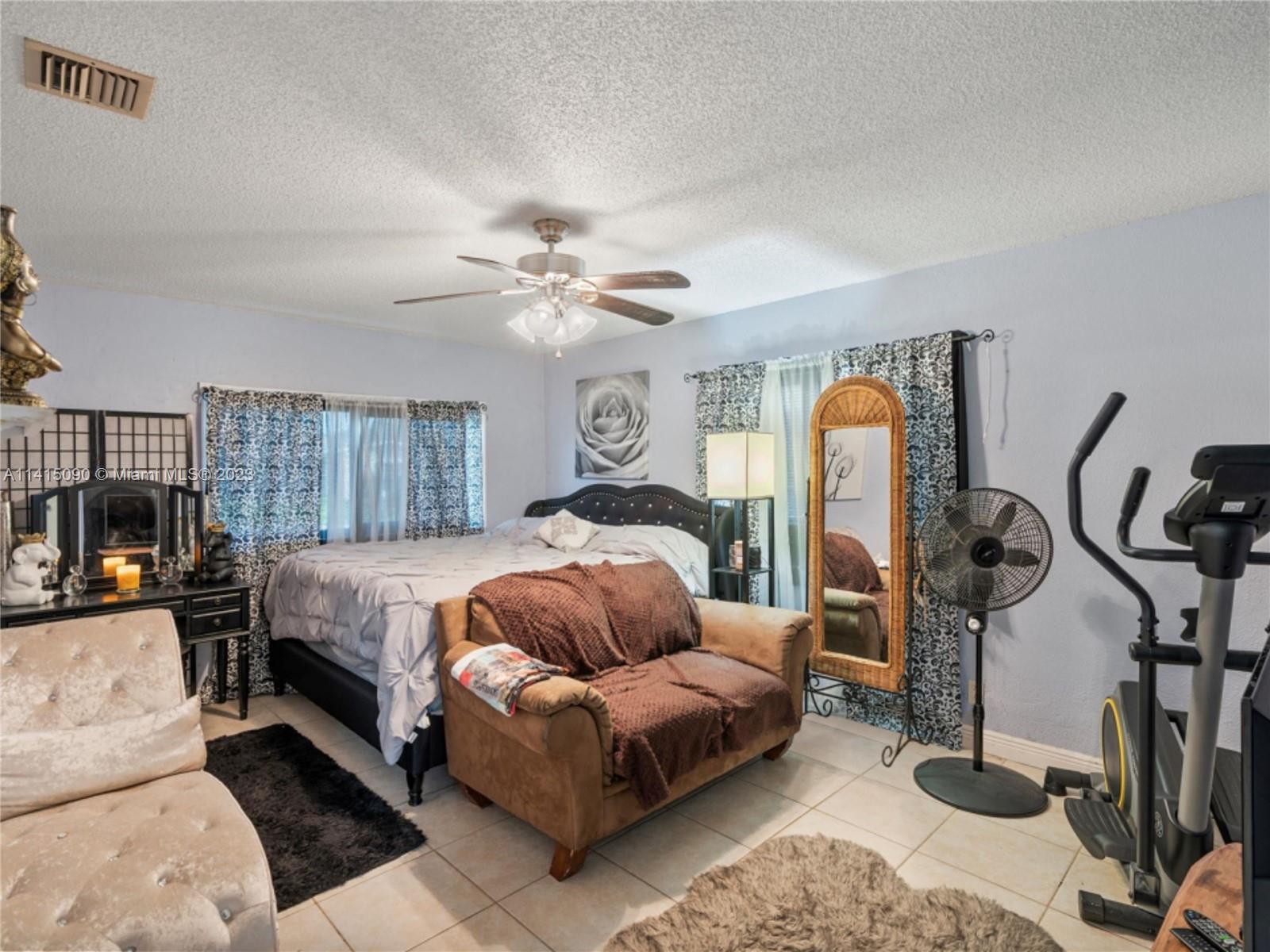 Listing Photo 12