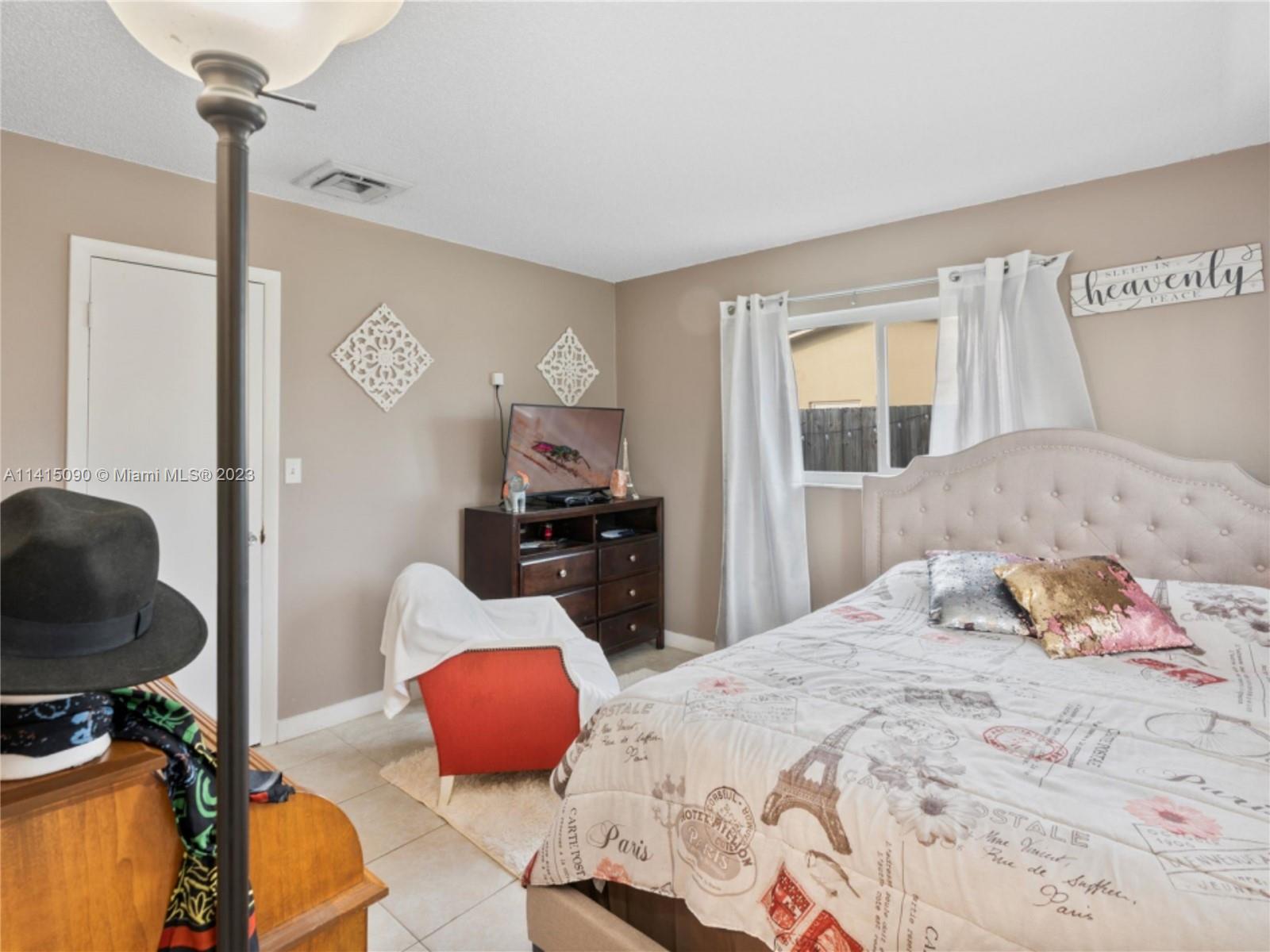 Listing Photo 14